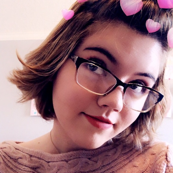 Meet your Posher, Hannah - Picture 1 of 1